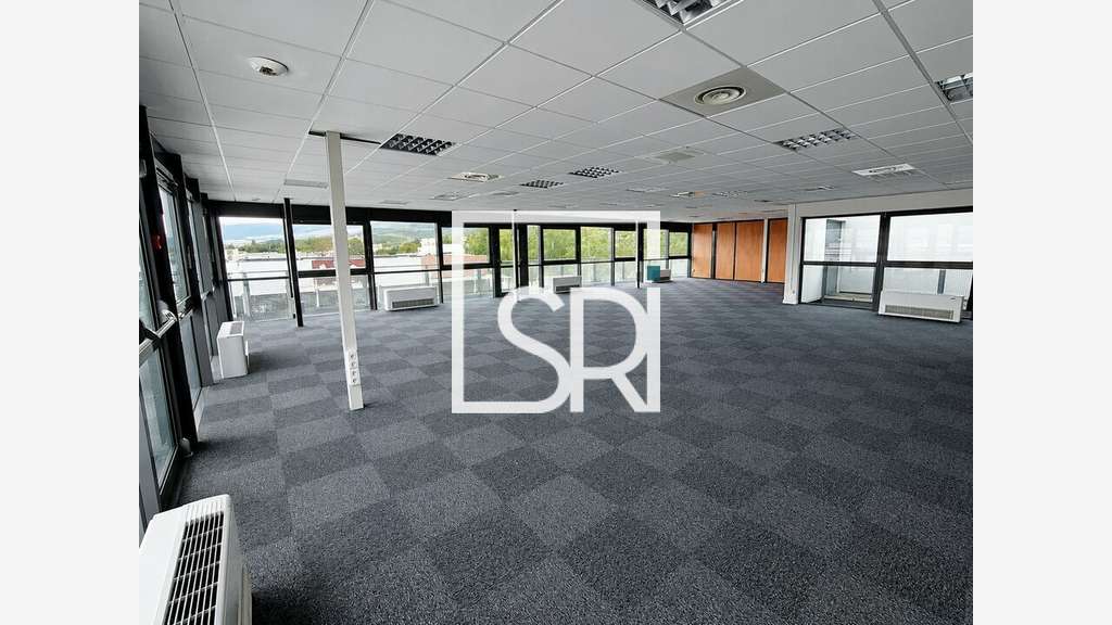 Bureaux de 170m² à louer à Aubière