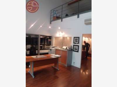 Loue local commercial de 225m² en R+1 à Aucamville