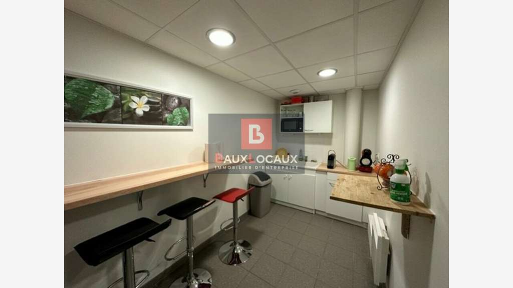 Bureaux de 23m² + parking clos à louer à Avignon