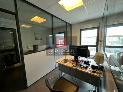 Bureaux de 23m² + parking clos à louer à Avignon 