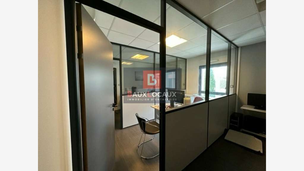 Bureaux de 23m² + parking clos à louer à Avignon