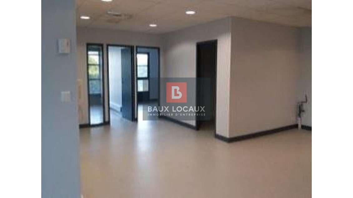 A louer bureaux 152m² RDC à Avignon proche Cap Sud