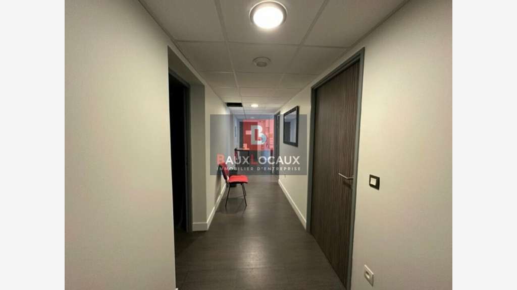 Bureaux de 13m² à louer au 1er étage à Avignon 