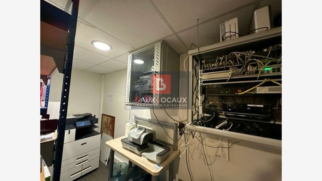 Bureaux de 13m² à louer au 1er étage à Avignon 