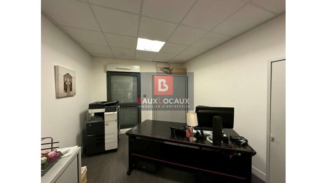 Bureaux de 13m² à louer au 1er étage à Avignon 