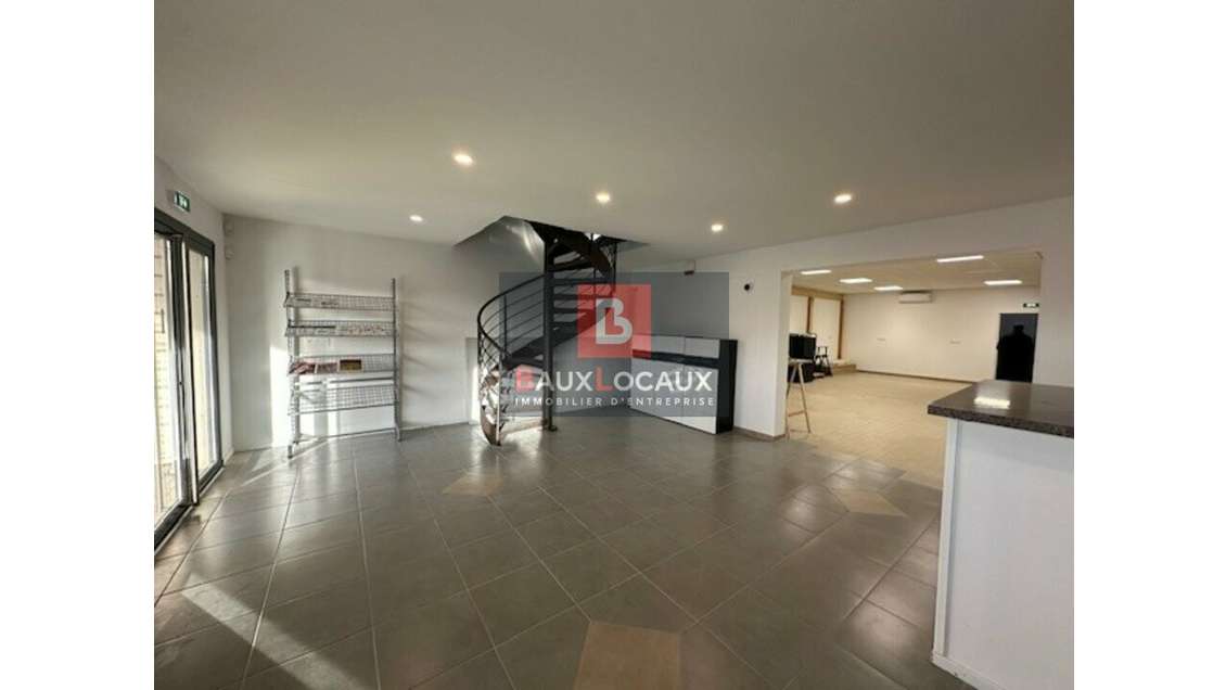 Loue local commercial 300m² à Avignon Fontcouverte