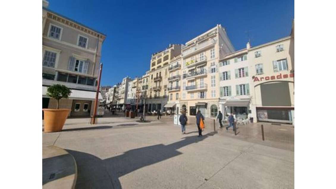 A louer local 70m² à Cannes rue d'Antibes