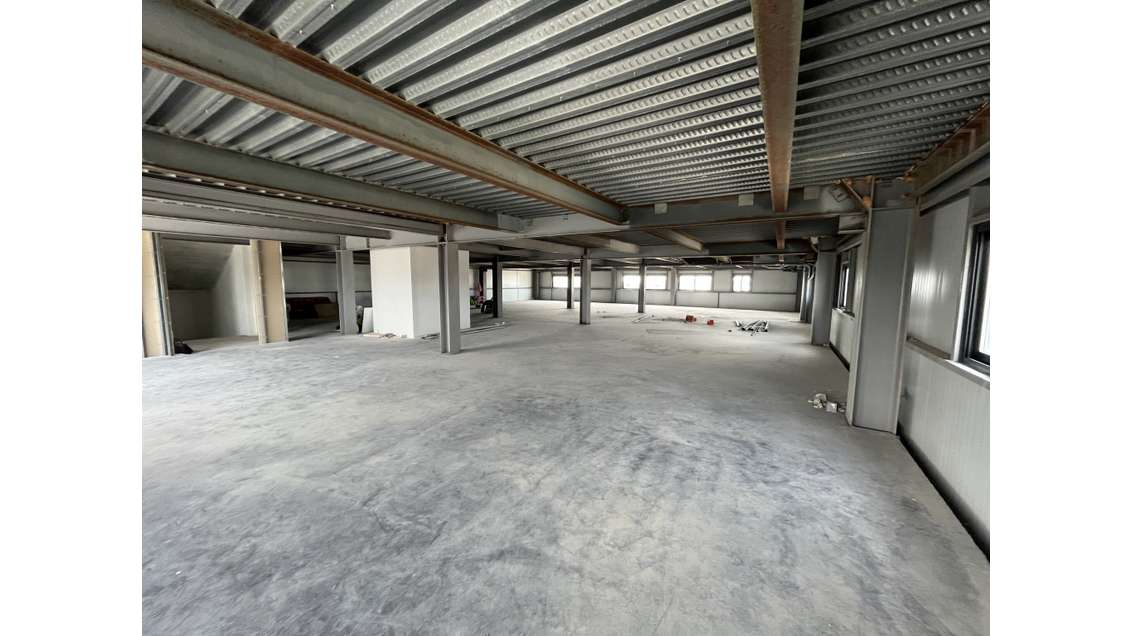 A louer local 1600m² à La Rochelle ZI Chef de Baie