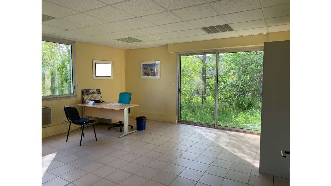 A louer local d'activité 1015m² à Angers Nord/Est