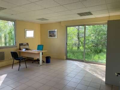A louer local d'activité 1015m² à Angers Nord/Est