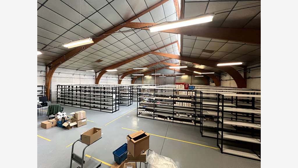 A louer local d'activité 1098m² à Angers Est