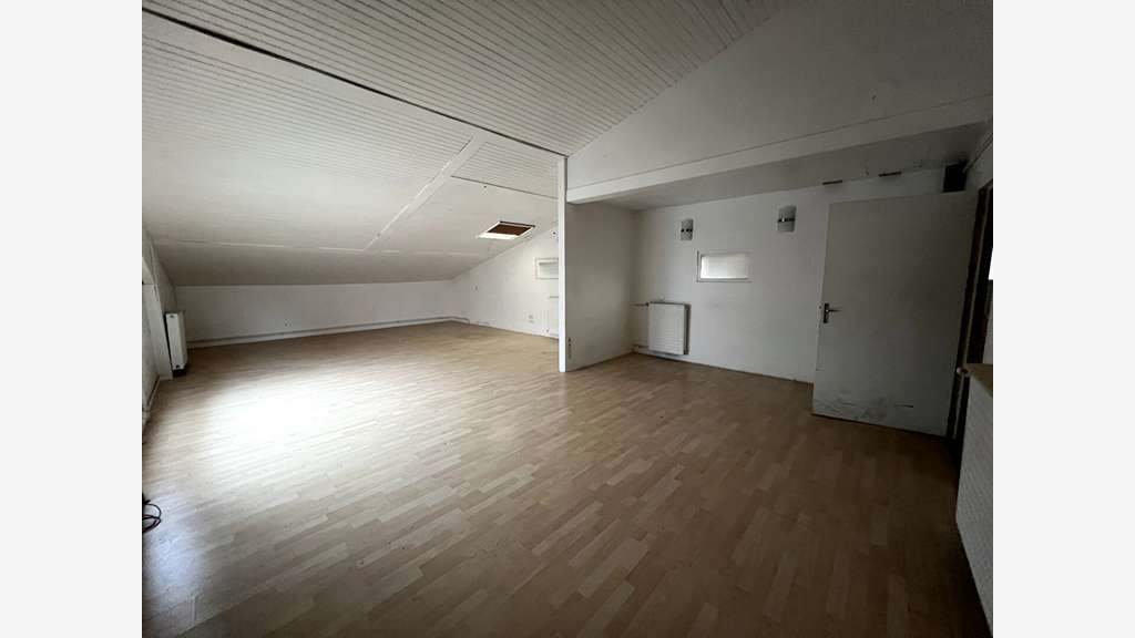 A louer local d'activité 1098m² à Angers Est