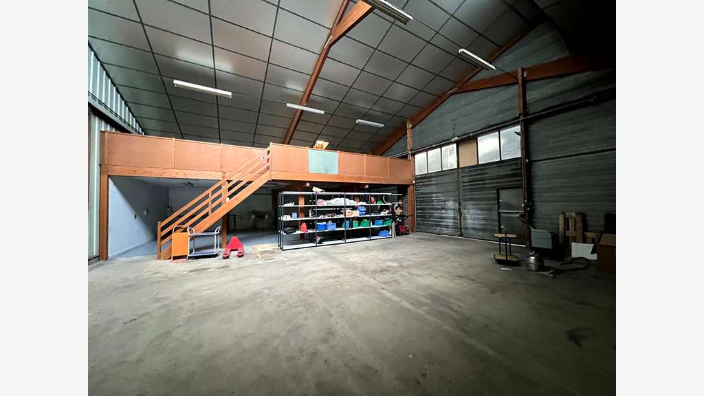 A louer local d'activité 1098m² à Angers Est