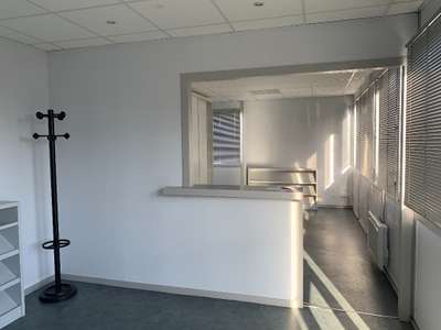 A louer entrepôt isolé 480m² 20mn Angers Nord 