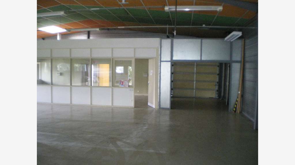 A louer entrepôt isolé 480m² 20mn Angers Nord
