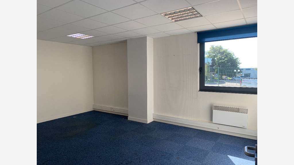 A louer bâtiment indépendant 353m² à Angers Ouest