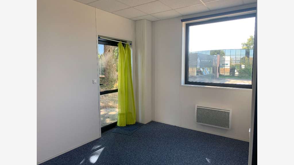 A louer bâtiment indépendant 353m² à Angers Ouest