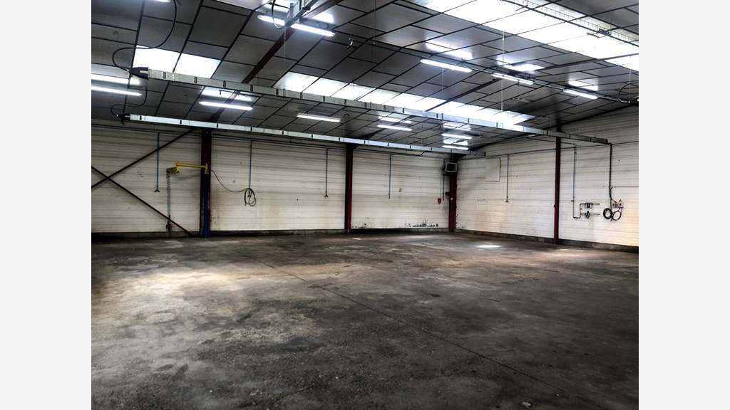 A louer bâtiment d'activité 756m² à Angers Est