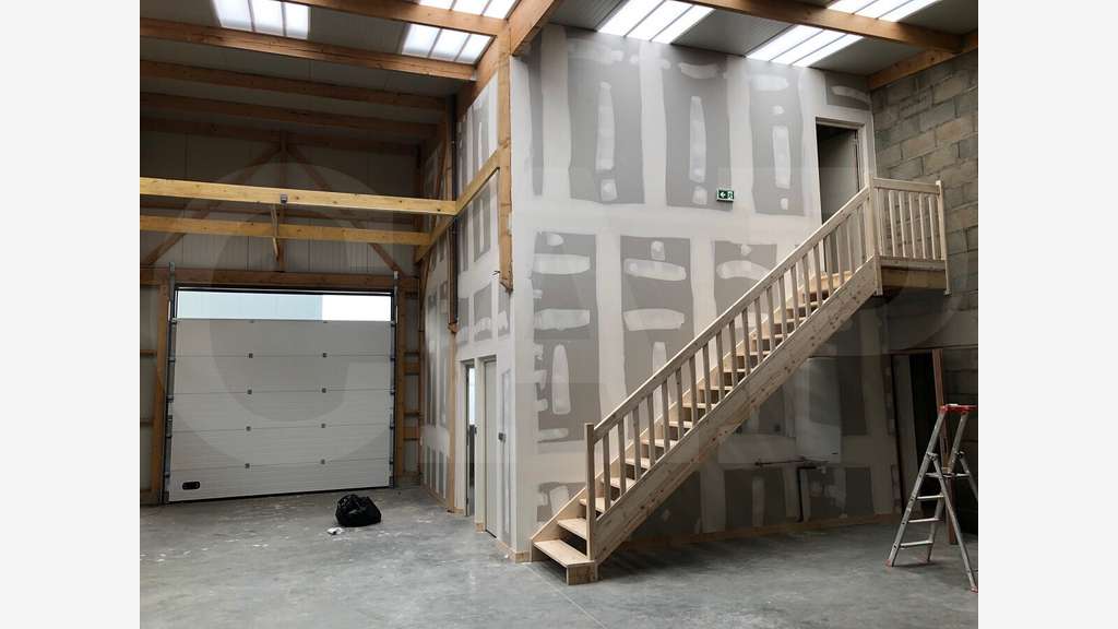 A louer cellule d'activité 240m² en ZA à Mordelles
