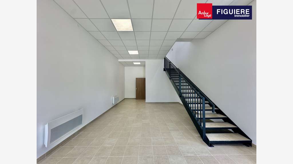 A louer bâtiment d'activité neuf 675m² à Venelles