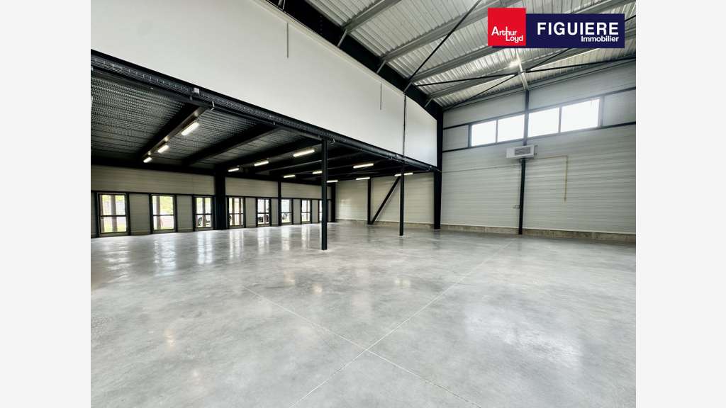 A louer bâtiment d'activité neuf 675m² à Venelles