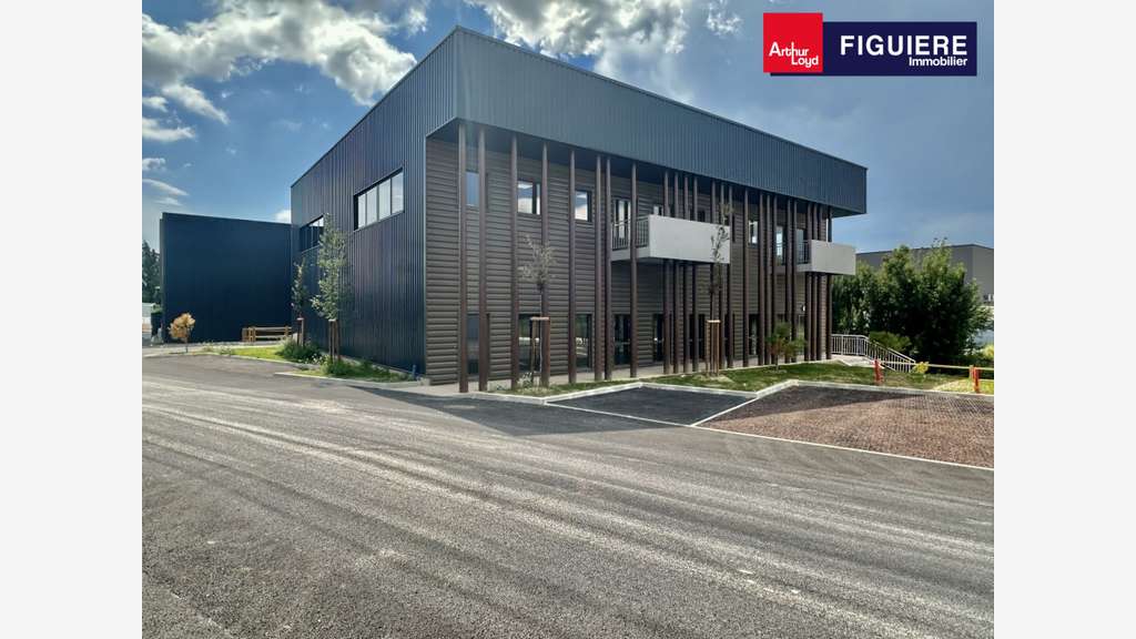 A louer bâtiment d'activité neuf 675m² à Venelles