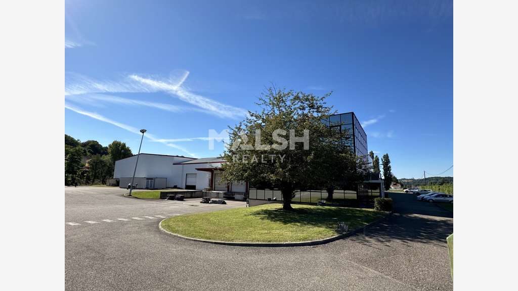 A louer bâtiment 11934m² à Nivolas-Vermelle