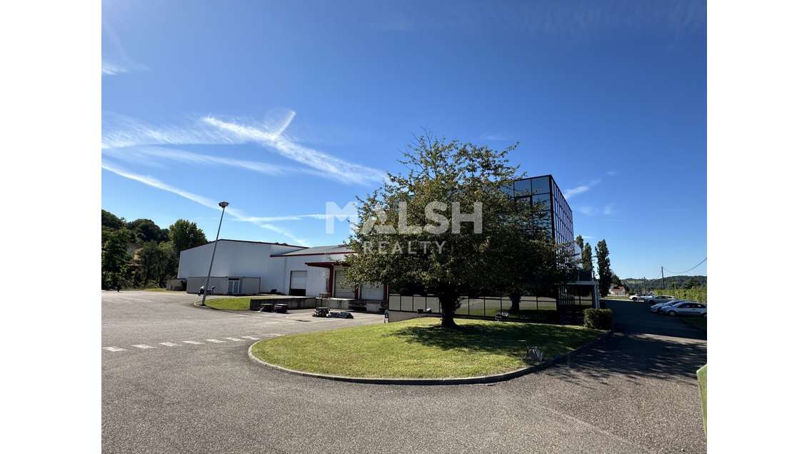 A louer bâtiment 11934m² à Nivolas-Vermelle