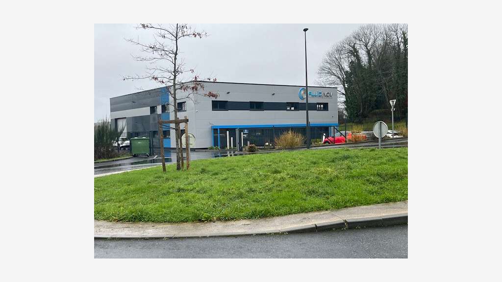 A louer bâtiment d'activités récent proche Quimper
