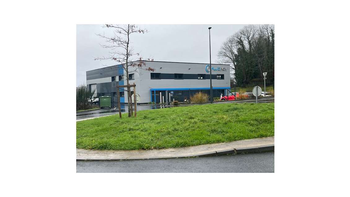 A louer bâtiment d'activités récent proche Quimper