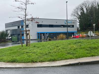 A louer bâtiment d'activités récent proche Quimper