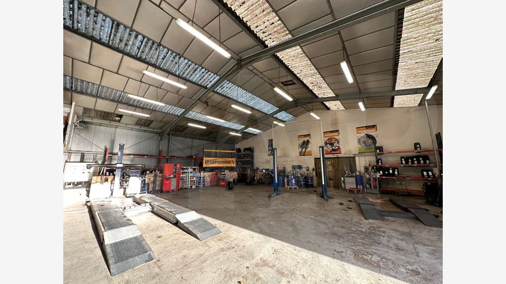 Location bâtiment d'activités 1163m² à Rennes