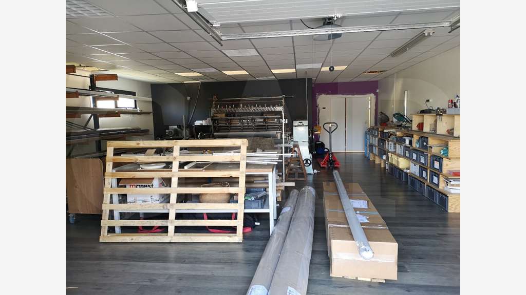 A louer local d'activité 300m² à Ploeren  