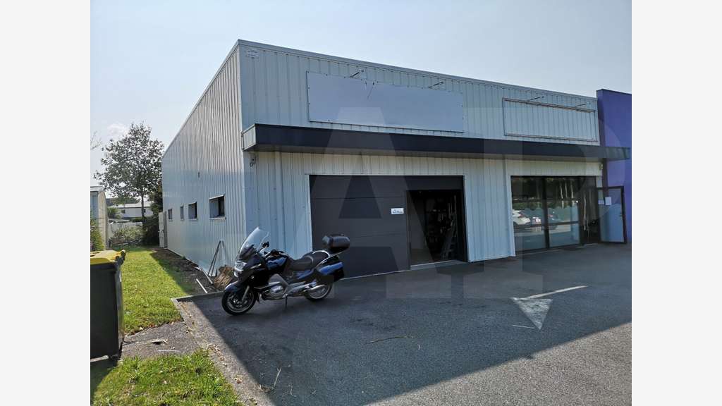 A louer local d'activité 300m² à Ploeren  