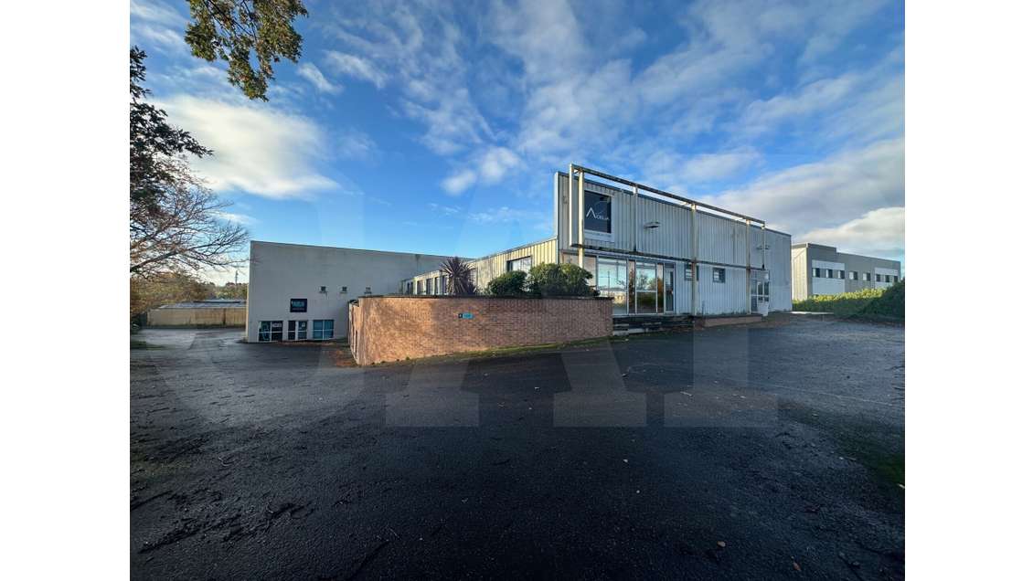 A louer bâtiment 2570m² Cesson-Sévigné ZI Sud Est