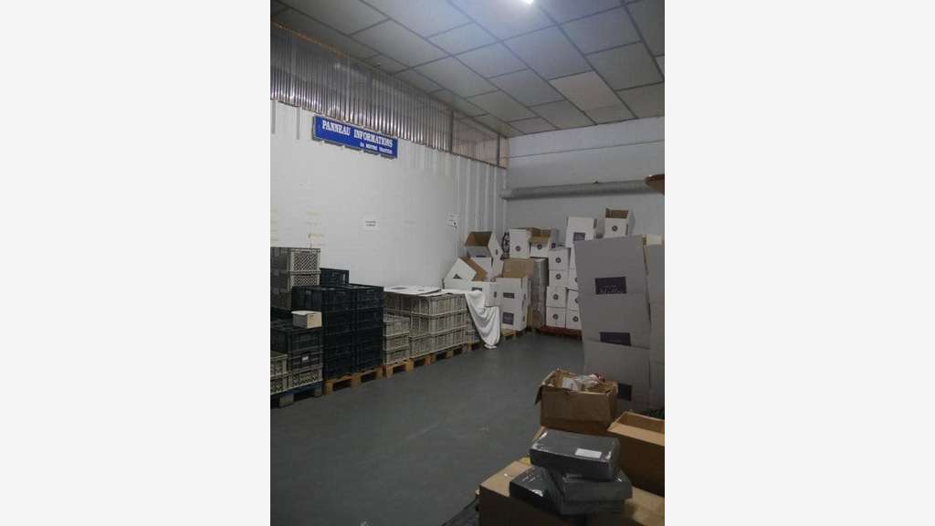Bâtiment agroalimentaire 2450m² à L'Isle/la-Sorgue