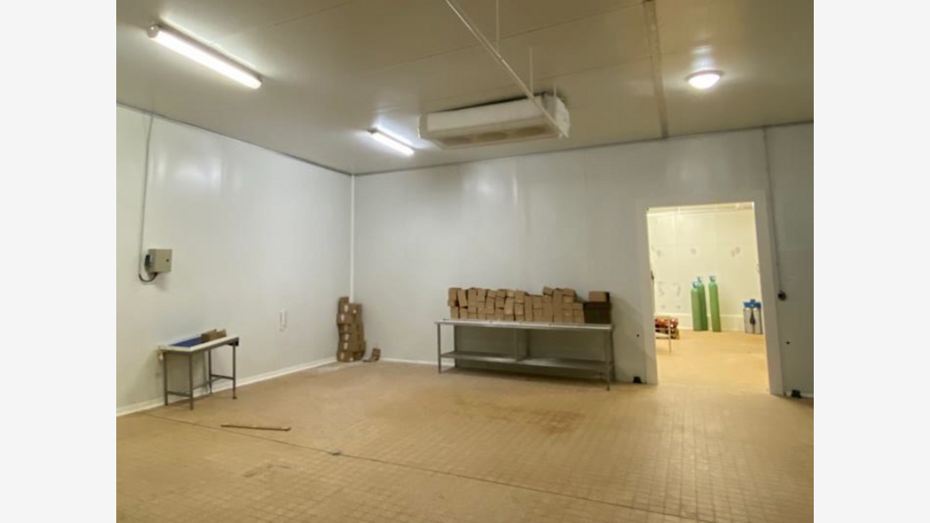 Bâtiment agroalimentaire 1100m² à louer à Migennes