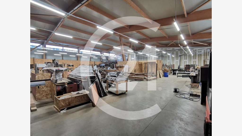 A louer bâtiment activité récent 1450m² à Chabeuil