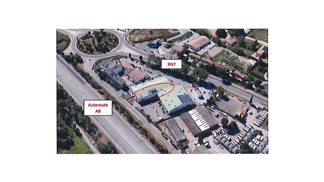 A louer local 1424m² à Roquebrune-sur-Argens RN A8