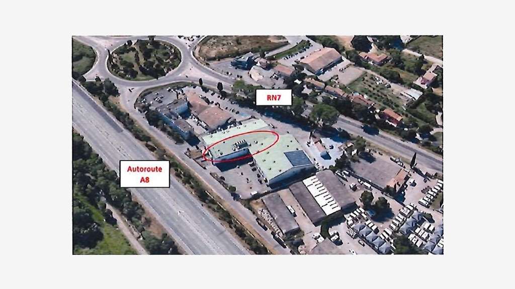 A louer local 1424m² à Roquebrune-sur-Argens RN A8