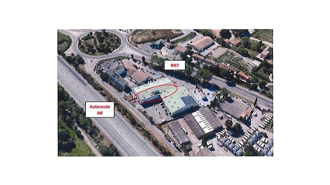 A louer local 1424m² à Roquebrune-sur-Argens RN A8