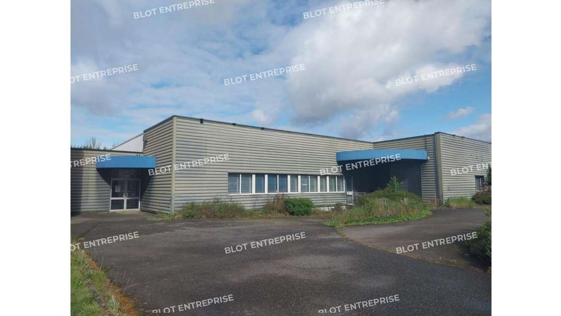 A louer bâtiment commercial 1200m² à Vannes 