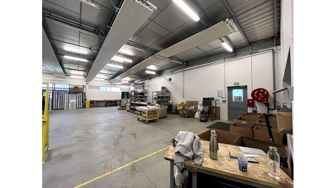 A louer bâtiment isolé en excellent état Angers NE