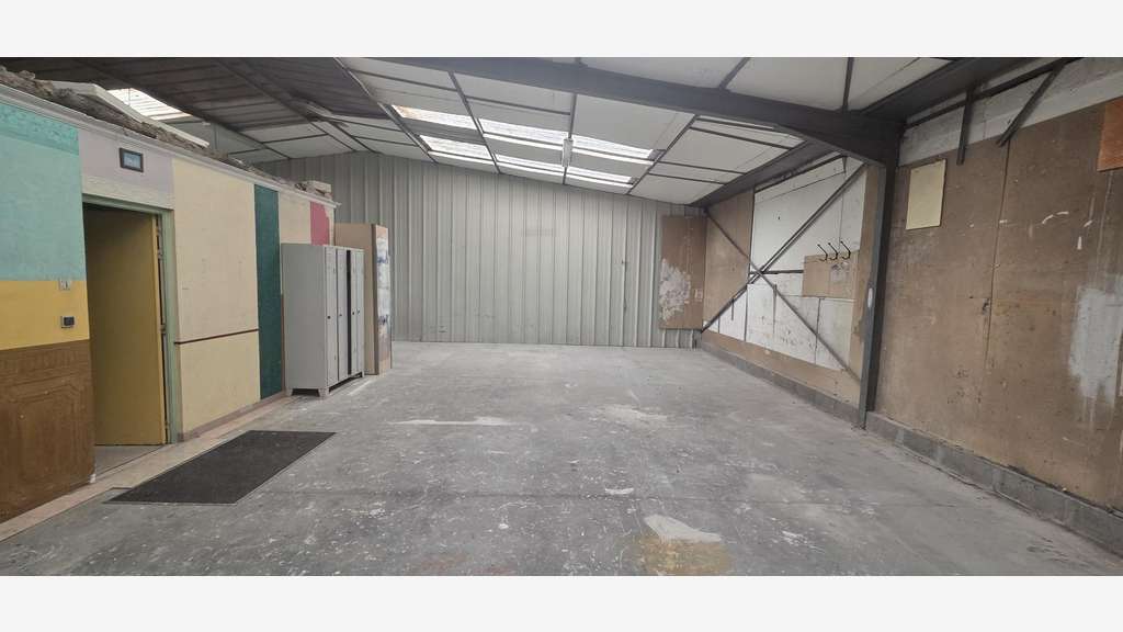 Local d'activité 200m² à louer Angers Est