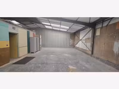Local d'activité 200m² à louer Angers Est