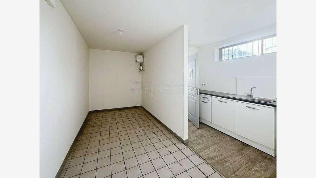 Bâtiment d'activités 1000m² à louer à Brive