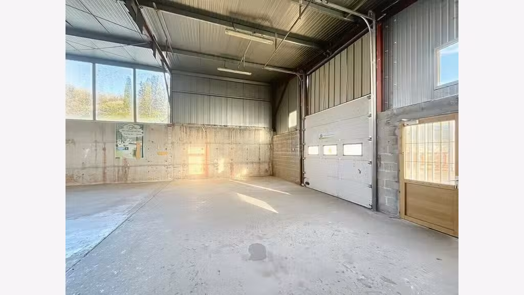 Bâtiment d'activités 1000m² à louer à Brive