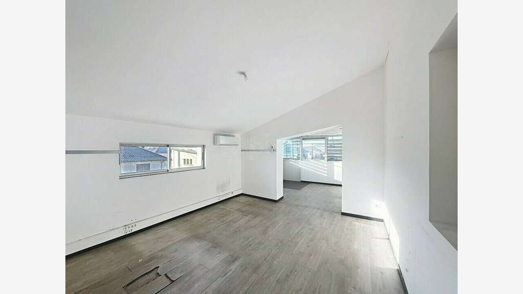 Bâtiment d'activités 1000m² à louer à Brive
