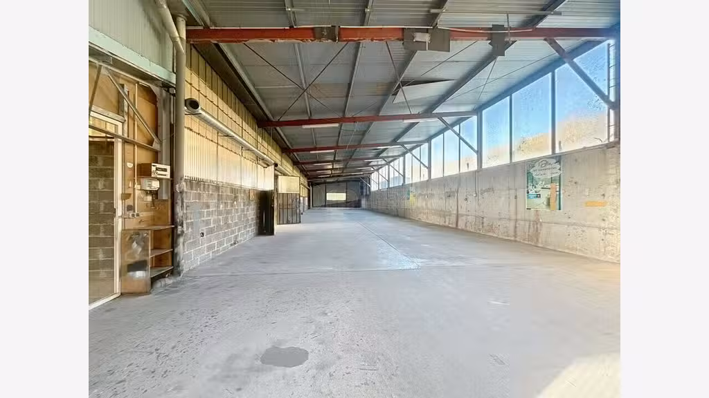 Bâtiment d'activités 1000m² à louer à Brive