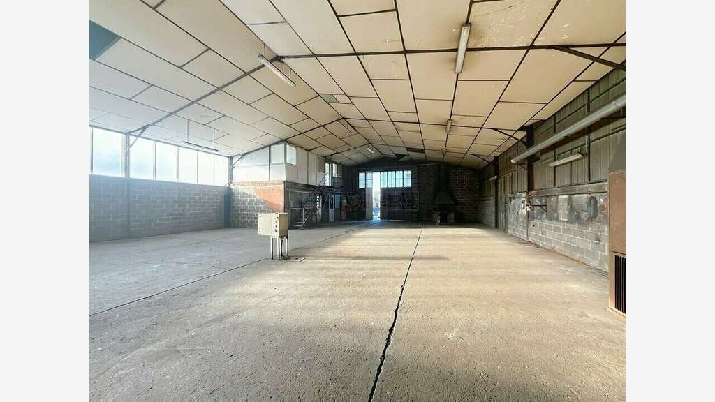 Bâtiment d'activités 1000m² à louer à Brive